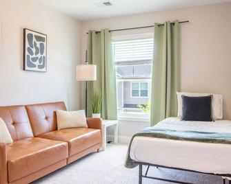 Feels Like Home! Columbia near Fort Jackson - Perfect for Families - Sleeps 5 - Elgin - Bedroom