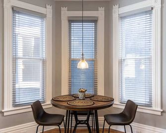 Main Street 2BR, Walk to Bars, Stadiums, Downtown - Covington - Dining room