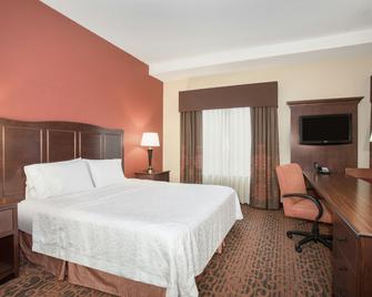 Hampton Inn and Suites Denver/South-RidgeGate - Lone Tree - Bedroom