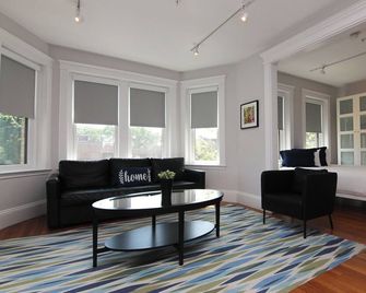 Maverick Suites at 89 Marion - Brookline - Huiskamer