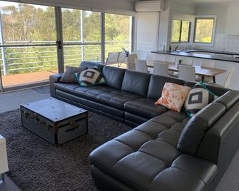 Lorne Summer House - Lorne - Living room