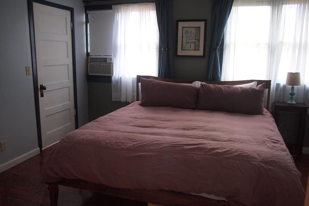 Bedroom view of Cool ground floor apartment #101