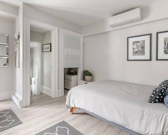 European Style Open Concept Oasis on the Tay River Basin - Perth - Bedroom