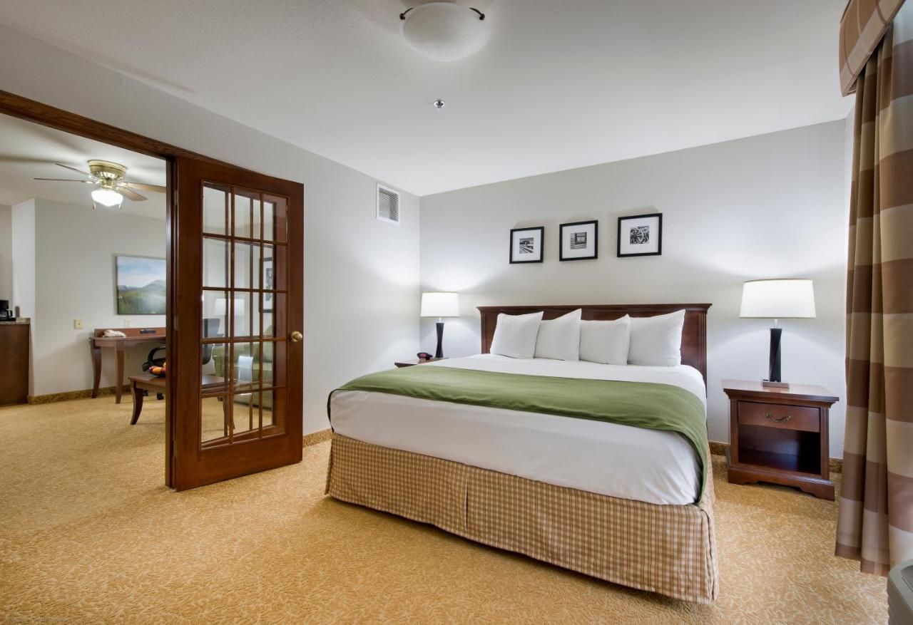 Country Inn & Suites by Radisson, Greeley, CO thumbnail 2