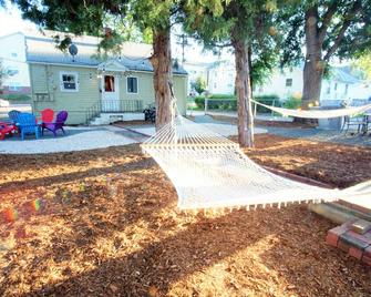 Beautiful Bungalow Next To Unc - Free Cruiser Bikes! - Greeley - Patio