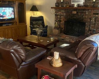 2-bedrooms; master bedroom + guest bedroom. includes queen bed and one bunk bed. - Sierra City - Living room