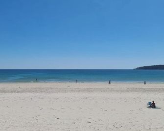 1 Bed Suite - Sleeps 2 Patio Parking & Wifi - Saint Brélade - Beach