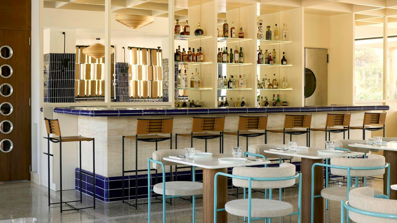 أيس هوتل آند سويم كلوب أثينس