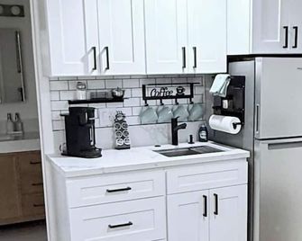 Newly Renovated 1br Suite, Patio Bbq, Fire Pit - Simi Valley - Küche
