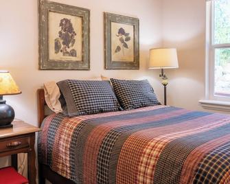 Mountain Family Getaway - Paradise - Bedroom