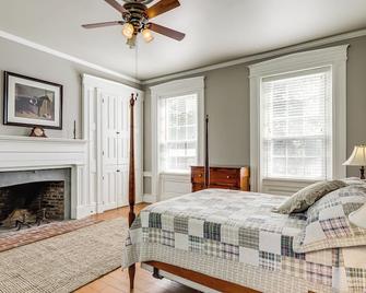 Vineyard Retreat at George Vest Historical Home - Verona - Bedroom