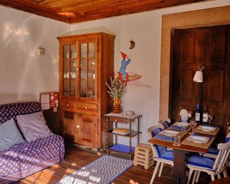 A traditional self contained Cottage at Quinta da Ribeira ( no pool ) - Vila Nova de Poiares - Sala de estar