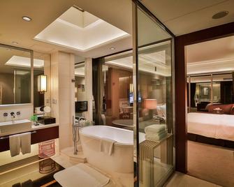 Royal Garden Hotel - Dongguan - Bathroom