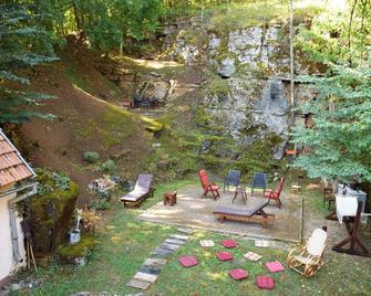 Chalet With 2 Bedrooms in Gospic, With Wonderful Mountain View, Furnished Garden and Wifi Near the Slopes - Gospić - Patio