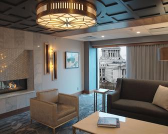 The Madison Concourse Hotel - Madison - Living room