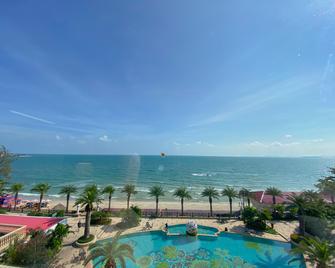 Continental Xin Hao Hotel and Resort - 施漢諾市 - 游泳池