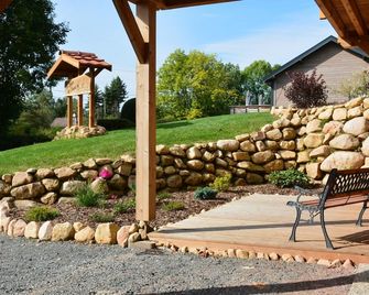 Chalet Neuf , 8 Pers. Grand Conf., Secteur Calme, Wifi, Garage, C.comp, Babyf - Gerbépal - Patio