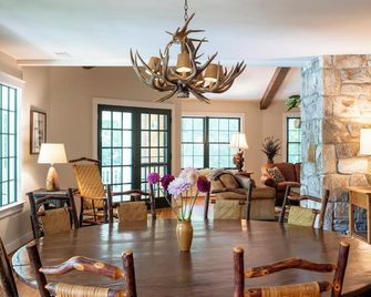The Lakehouse at Katie Camp - Cashiers - Dining room