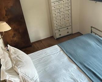 In the heart of Rimini, characteristic house full of art - Rimini - Bedroom