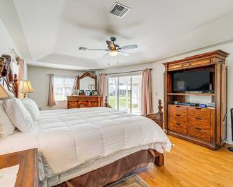 Port Charlotte Home about 3 Mi to Beach and Harbor! - Port Charlotte - Bedroom