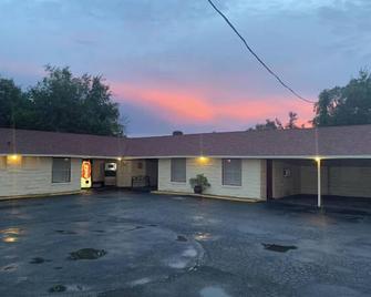 OYO Royal Inn - Stephenville - Budynek
