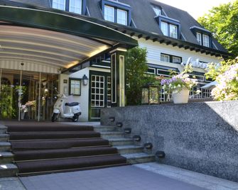 Fletcher Hotel-Restaurant Auberge De Kieviet - Wassenaar - Gebouw