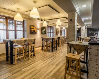 Hostal el Bomba - Las Pedroñeras - Restaurante