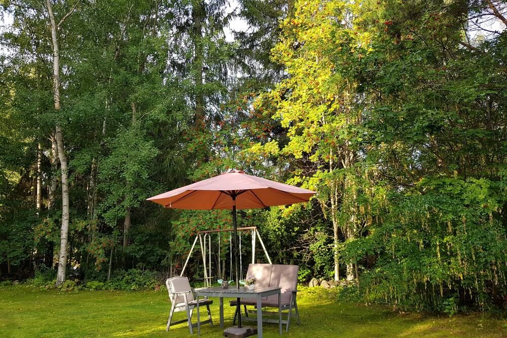 Lovely Spacious Apartment With Free Parking, Charger for electric cars - Sandviken - Patio