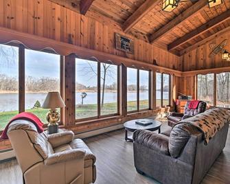 Eagles Nest - Baraboo Cabin on Wisconsin River! - Baraboo - Huiskamer