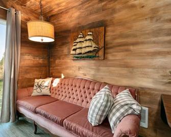 Pirate Themed Room | Fast Wifi - Grayland - Living room