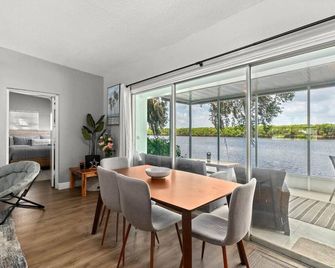 Sweet Waterfront Excursion - Ruskin - Essbereich