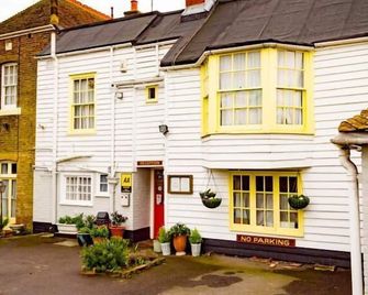 The Beaumont - Sittingbourne - Building