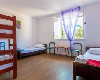 Hostel D&D - Supetar - Habitación