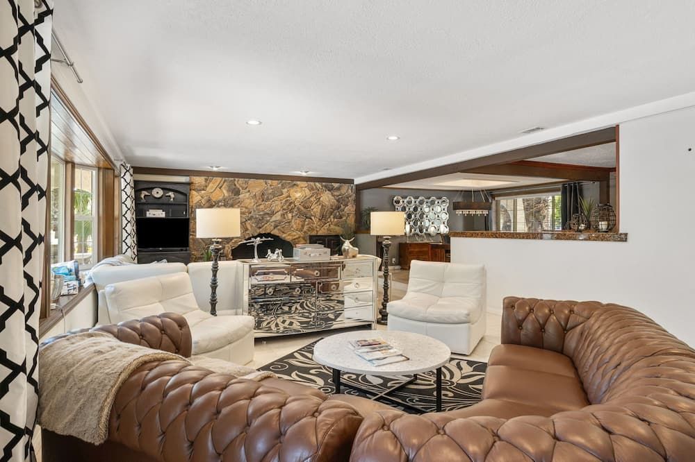 \'Villa 700\' Exclusive Private Estate in Palm Springs – Luxurious and Spacious - Palm Springs - Living room