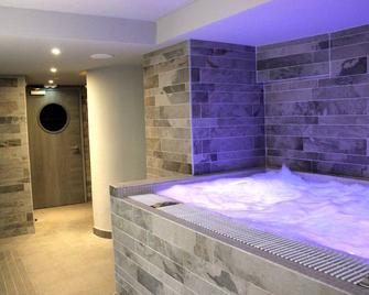 Au Cerf d'Or - סטרסבור - בריכה