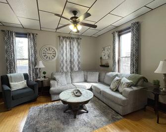 Historic Gem on Ferry Street - Anoka - Living room