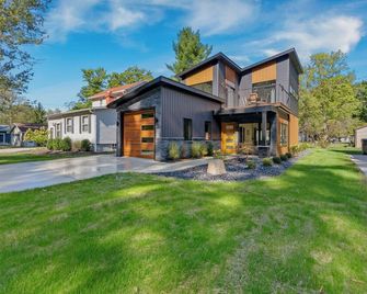 The Winona Lake Chalet 1 - Winona Lake - Building