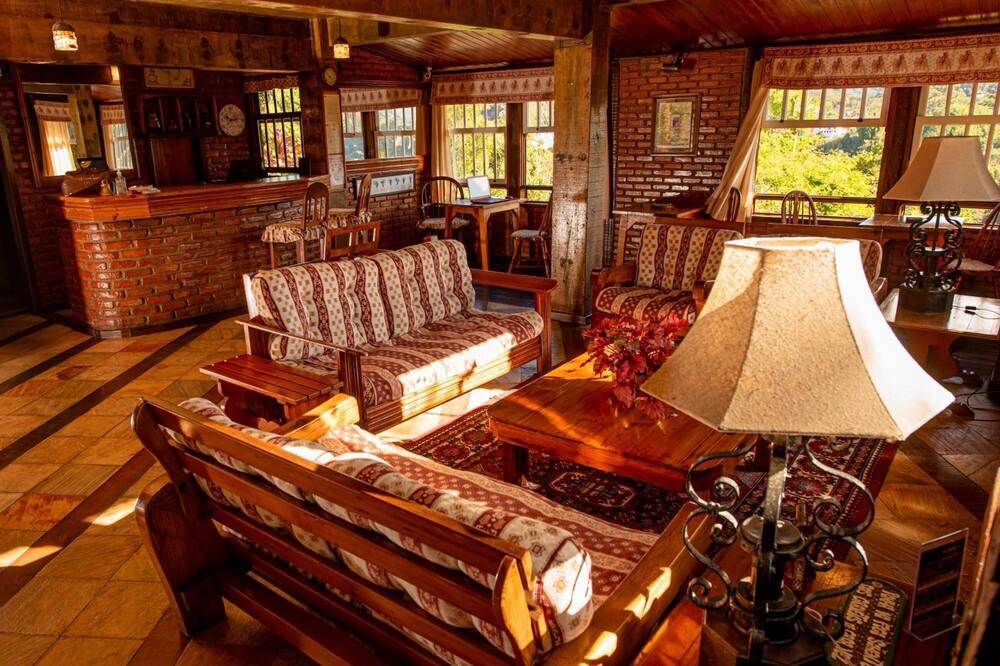 بوزادا مونتي إمبيريال - بتروبوليس - مطعم