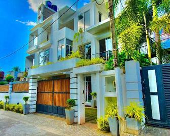 8Plus Motels - Negombo - Edificio