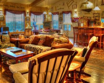 Stagecoach Trails Guest Ranch - Yucca - Living room