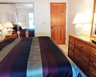 1br 1ba Condo Manicured Lawns Community Hot Tub And Sauna - Incline Village - Bedroom