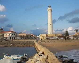 Sul Mare E Sotto Le Stelle Di Roccazzelle-Manfria - Gela