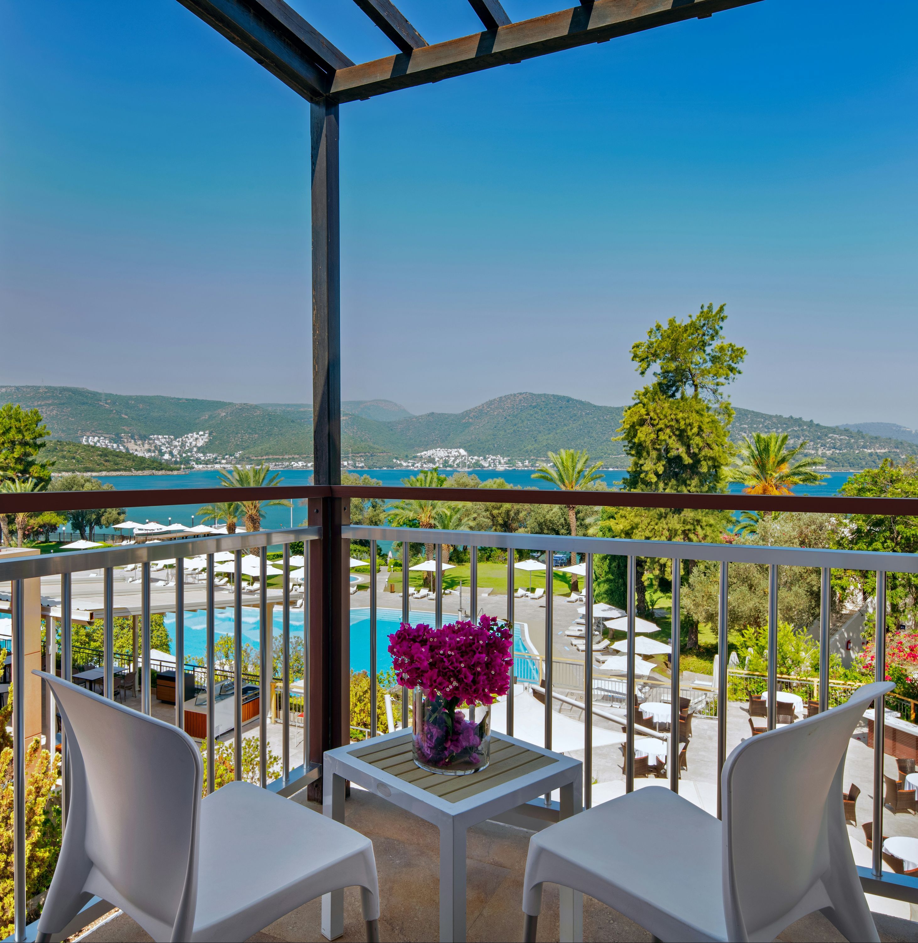 DoubleTree by Hilton Bodrum Isil Club Resort - בודרום - מרפסת