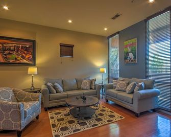 2br 2.5 Ba Memphis Condo - Prime Downtown Location! - Memphis - Sala de estar