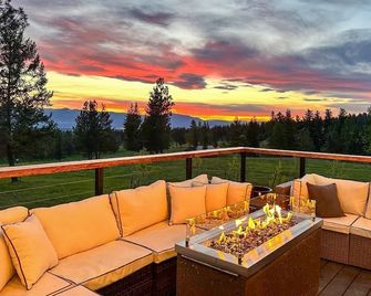 Hot Tub And Views Sunset Valley Retreat - Eureka - Balcony