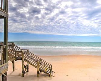 North Topsail Beach Condo w/ Balcony! - North Topsail Beach - Beach