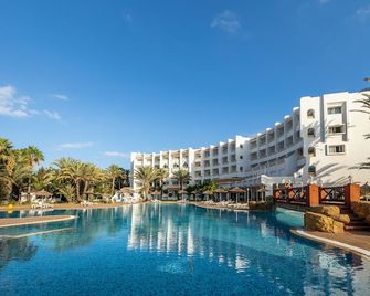 Marhaba Royal Salem - סוס - בריכה