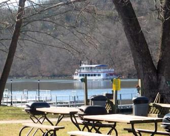 Taneycomo Lakefront Resort - Branson - Patio