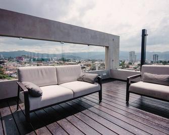 Quiet Gorgeous Queen Bed Studio + Jacuzzi - San José - Balcony