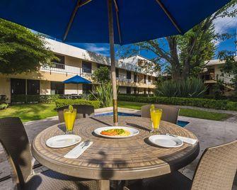 Hotel Puerta Del Sol Guadalajara - גוואדאלחארה - פטיו